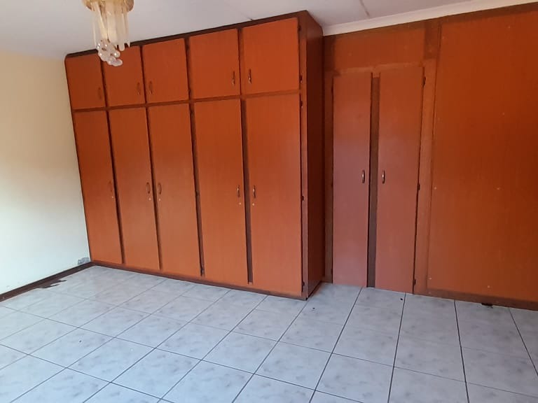 6 Bedroom Property for Sale in Flora Park Northern Cape